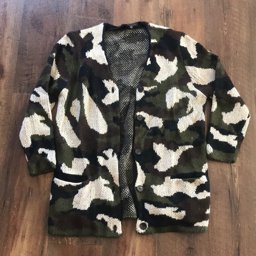 Camo print cardigan sweater!  NWOT SIZE S/M